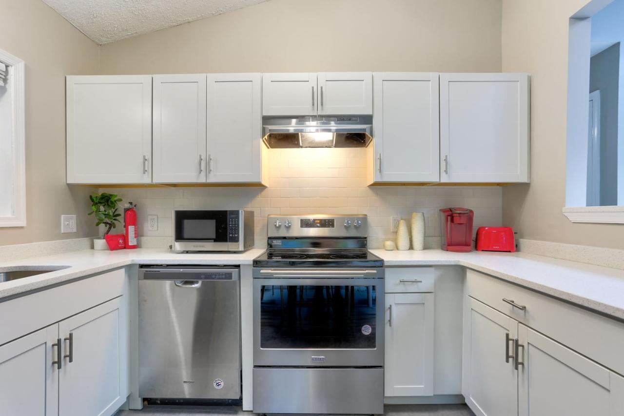 Simply Stunning 4bd House Among Lakes With Gameroom & Sauna Apartment Pocono Summit