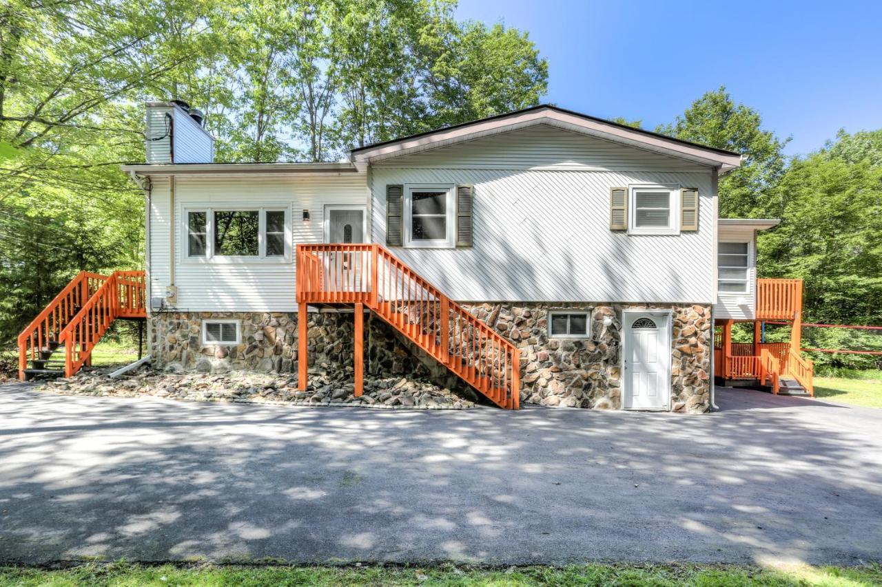 Simply Stunning 4bd House Among Lakes With Gameroom & Sauna Apartment Pocono Summit